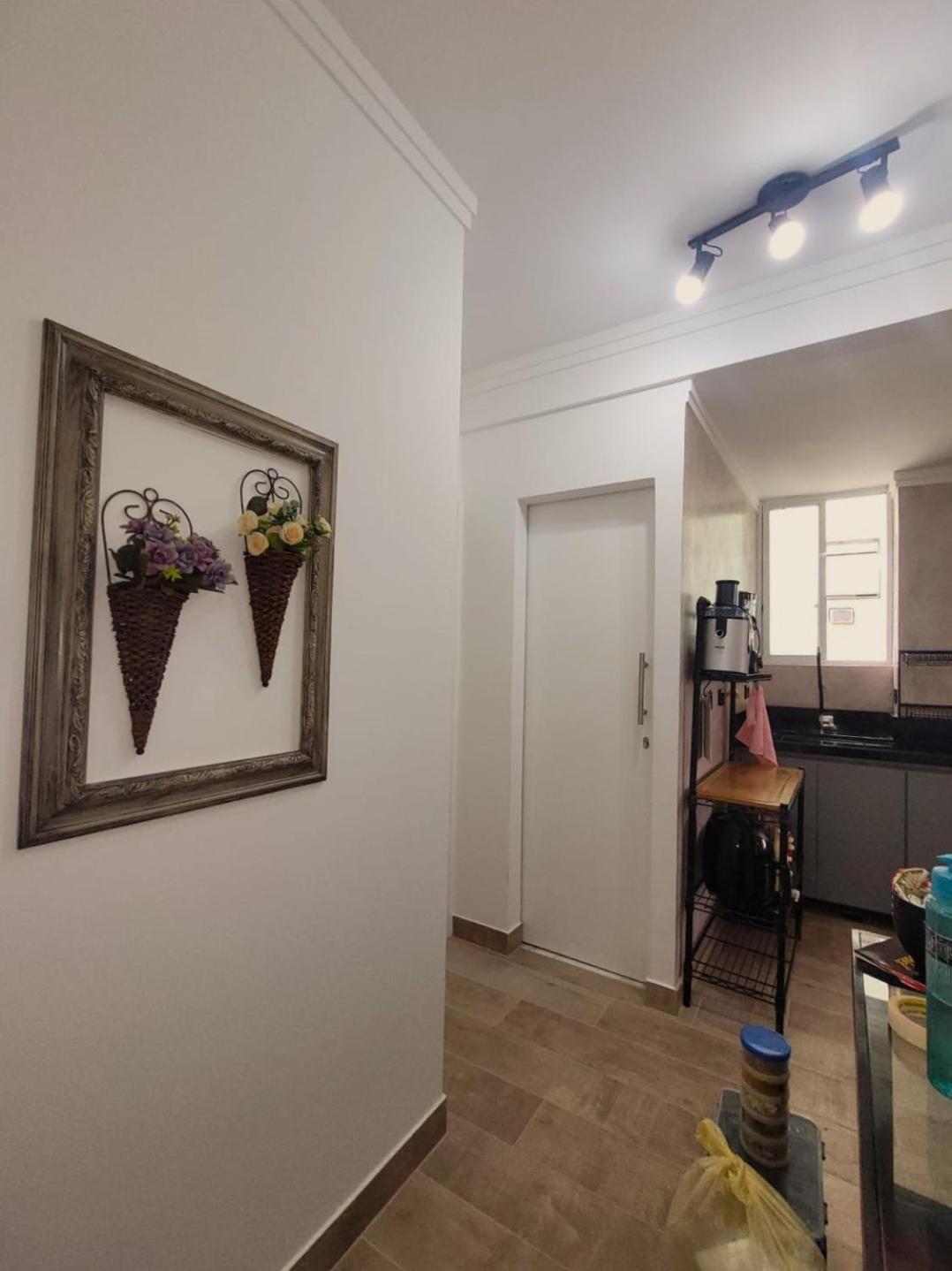 Apto Em Frente A De Apartamento
